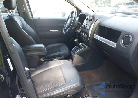 2014 Jeep Compass Latitude z USA, uszkodzony, nr VIN 1C4NJDEB9ED784604